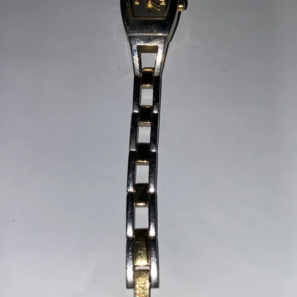 Vintage Fossil Women's Silver Gold Tone F2 Water Resist‎ 30M/100 Ft Quartz Watch